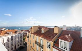 Alfama Charming Apartment With Amazing River View And Terrace